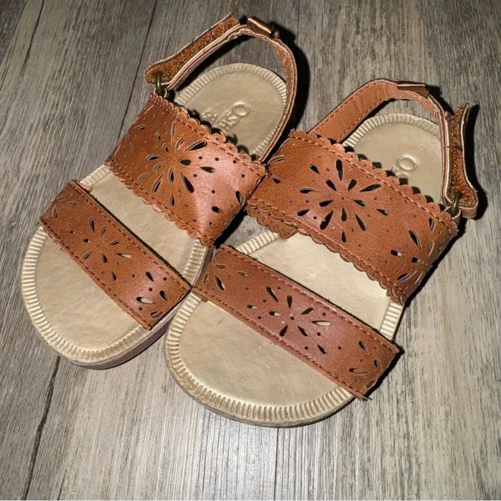 ☀️6/$20☀️ OshKosh B'gosh Tan Kids Sandals